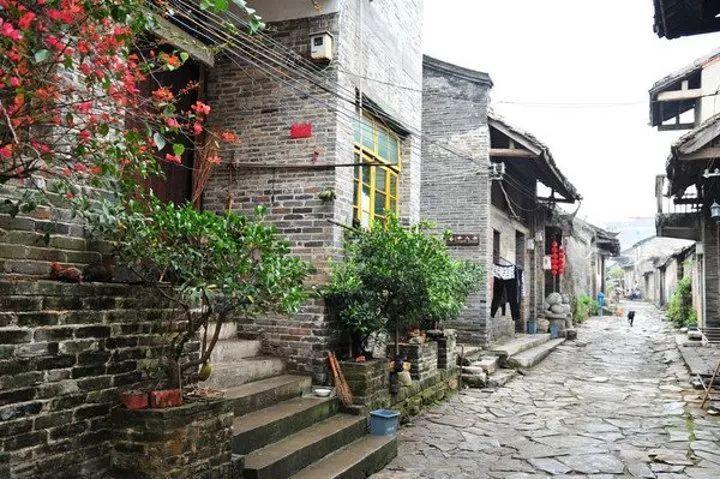 赵明：很荣耀在这样一个荣耀的时刻代表荣耀13000多名小伙伴领取这个奖励